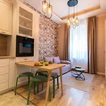 Black Gate - Quiet In The Heart Of Old Town With Free Private Secured Parking Braşov