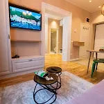 Black Gate - Quiet In The Heart Of Old Town With Free Private Secured Parking * Brasov