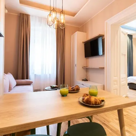 Lägenhet Black Gate - Quiet In The Heart Of Old Town With Free Private Secured Parking