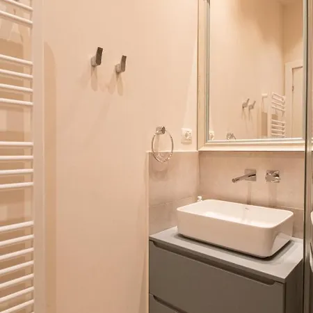 Black Gate - Quiet In The Heart Of Old Town With Free Private Secured Parking דירה