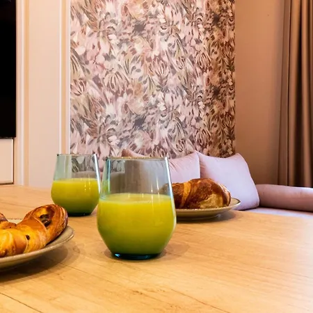 Black Gate - Quiet In The Heart Of Old Town With Free Private Secured Parking *