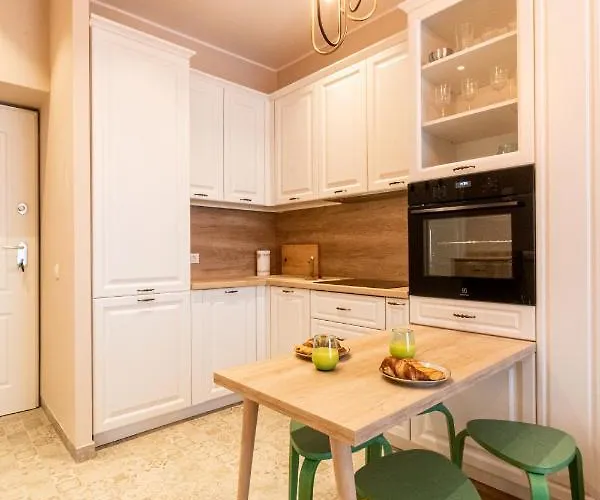 Black Gate - Quiet In The Heart Of Old Town With Free Private Secured Parking Brasov