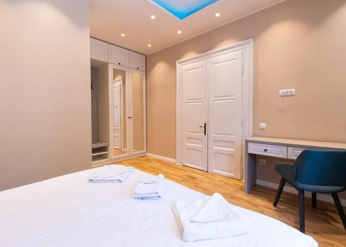 Black Gate - Quiet In The Heart Of Old Town With Free Private Secured Parking 브라쇼브