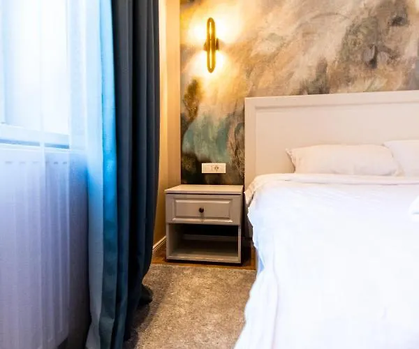 Black Gate - Quiet In The Heart Of Old Town With Free Private Secured Parking Brasov