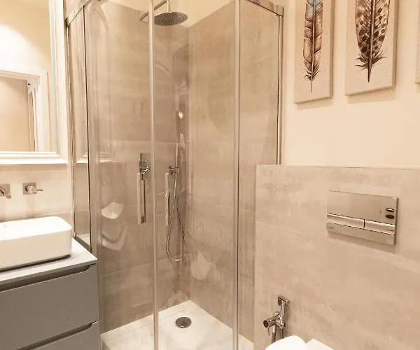 Black Gate - Quiet In The Heart Of Old Town With Free Private Secured Parking Apartment *