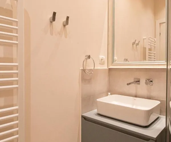 Black Gate - Quiet In The Heart Of Old Town With Free Private Secured Parking Apartment