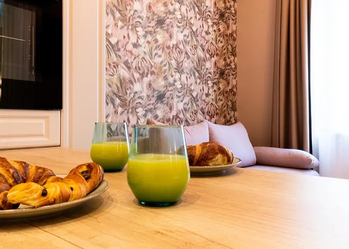 Black Gate - Quiet In The Heart Of Old Town With Free Private Secured Parking *