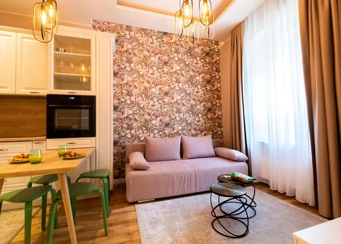 Black Gate - Quiet In The Heart Of Old Town With Free Private Secured Parking Apartment