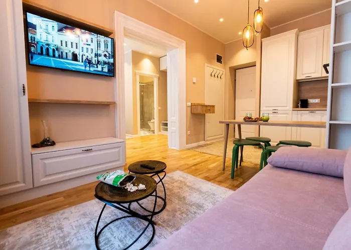 Black Gate - Quiet In The Heart Of Old Town With Free Private Secured Parking Apartment *